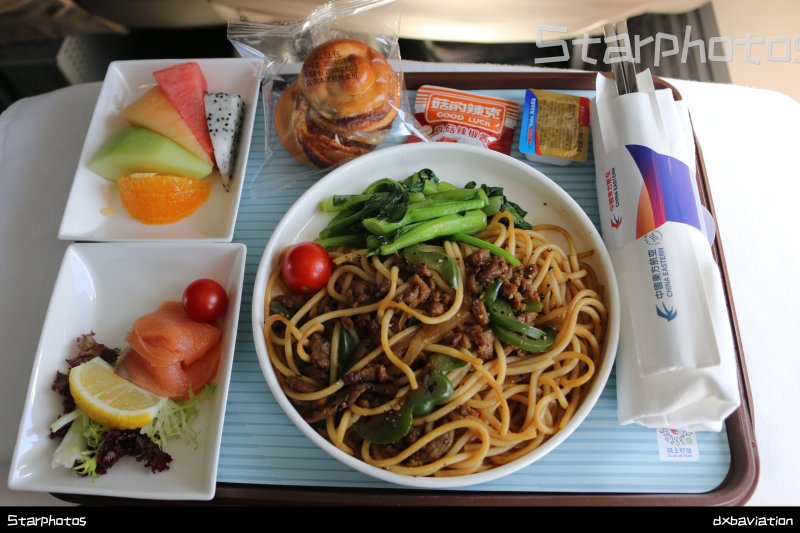 MU6733 WUH-DAT 公务舱餐食