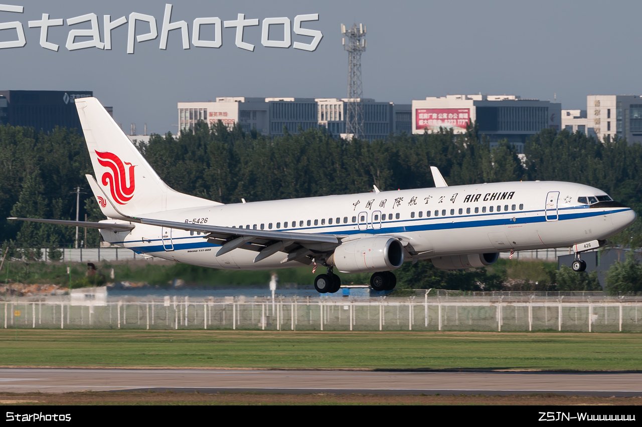 国航B-5426降落济南遥墙国际机场