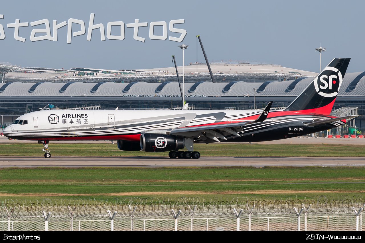 O3757降落济南遥墙国际机场